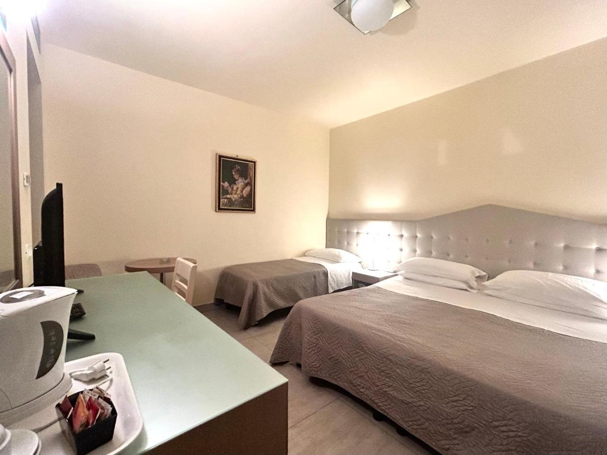 Hotel Adria Milano Marittima Esterno foto