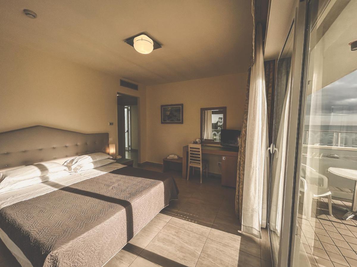 Hotel Adria Milano Marittima Esterno foto
