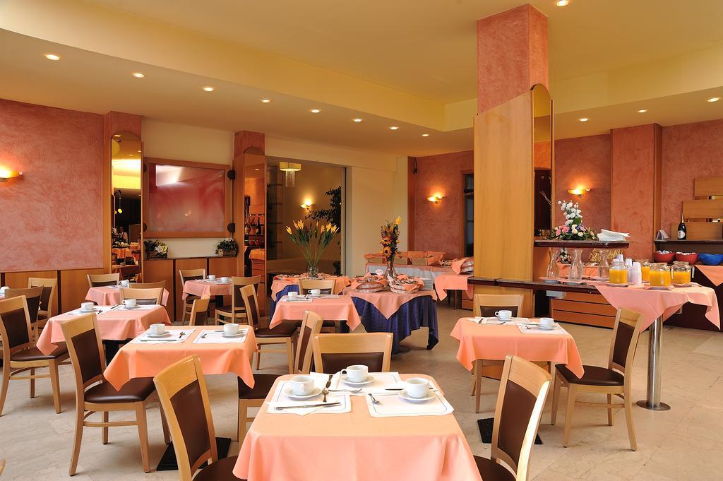 Hotel Adria Milano Marittima Esterno foto