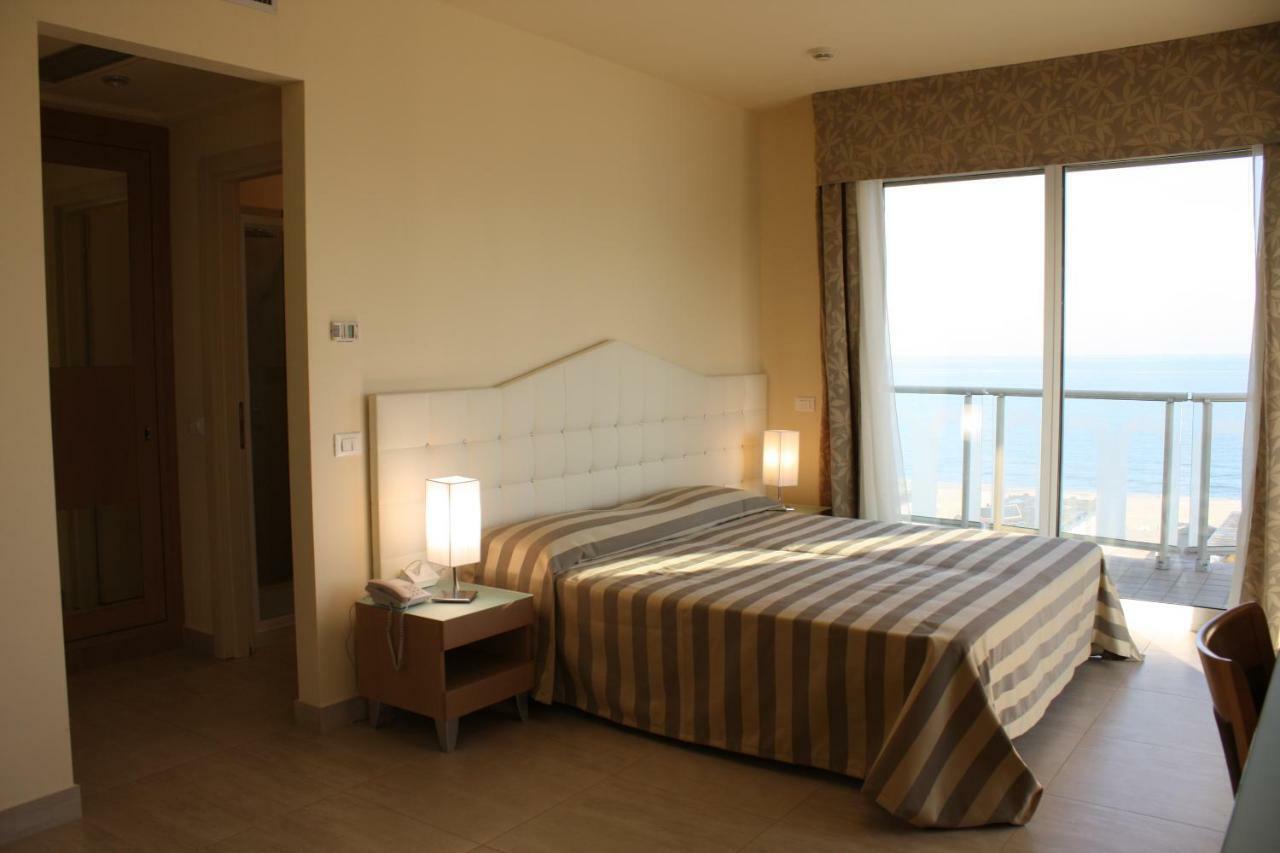 Hotel Adria Milano Marittima Esterno foto